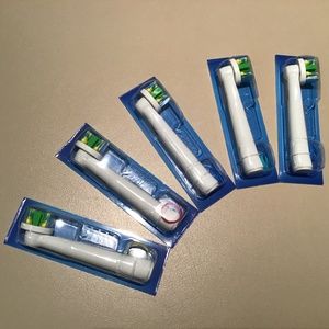 NWOT 5 Oral-B replacement heads